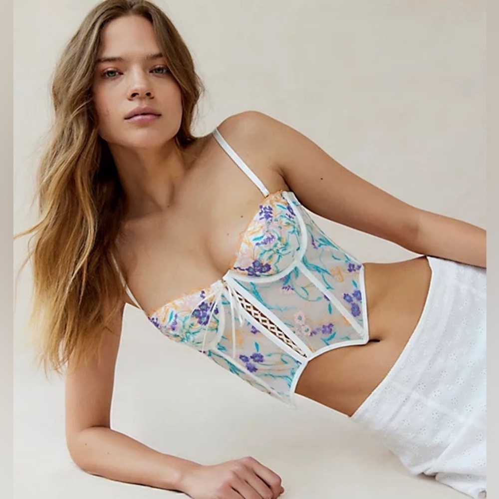 Urban outfitters Flora Embroidered Bustier corset In White Multi M